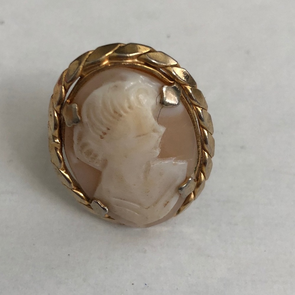 Cameo ring